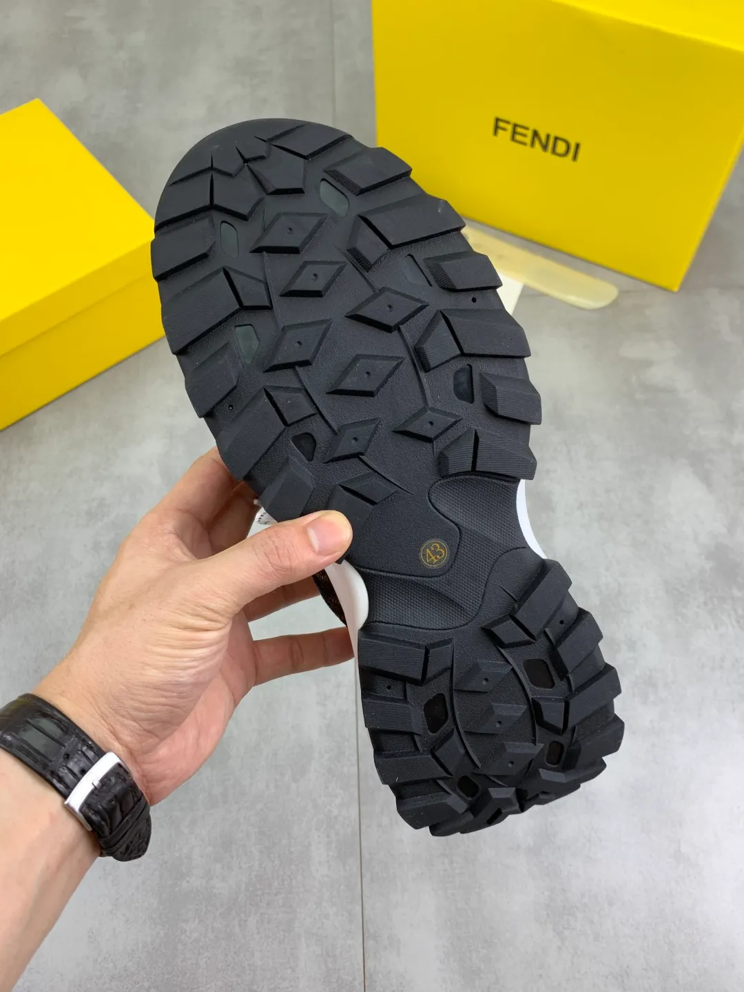 ​Men's shoes 💰P440 💰【New】Little monster 🆘 New FENDI 🕶️🕶️Simple routing effect, showing an elegant and cool driving shoe 🎬Using imported calfskin + first-layer pigskin lining🐂Excellent material🎬Detailed workmanship 🤗Comfortable foot feel➰➰. ​Pair it with any outfit to show your taste and temperament, low-key luxury ♻️Design ​simple and elegant ​noble and fashionable 🍃​Very loved and favored by trendy men 💓❤️Size: 38-44 (45 customized) 3️⃣ colors available